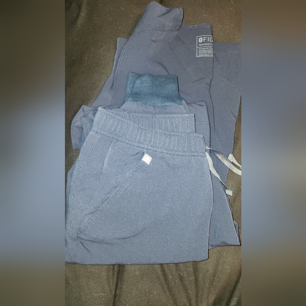 Figs Navy Scrub set